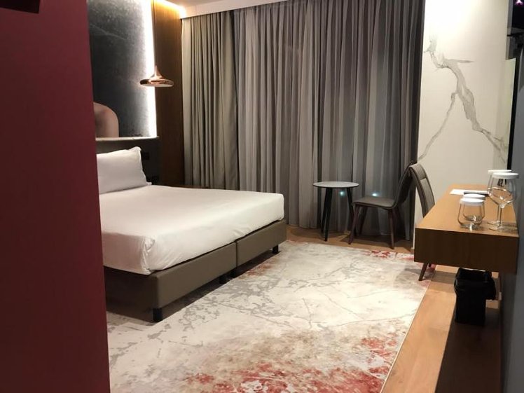 SINGLE BASIC Room