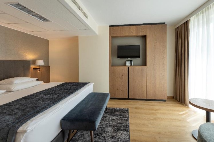 SUITE GARDEN VIEW Room