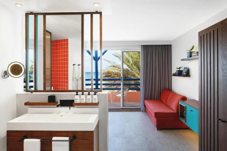 DOUBLE KING SIZE BED Room