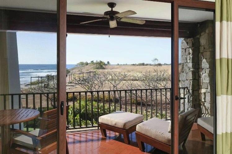 SUITE OCEAN FRONT KING BED Room