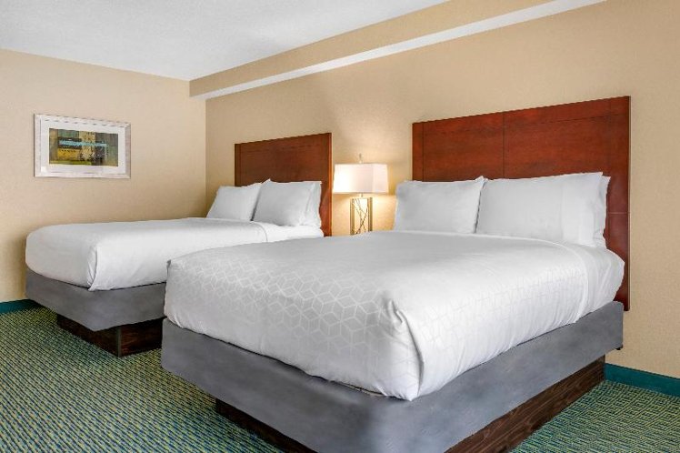 SUITE TWO QUEEN BEDS ONE BEDROOM Room