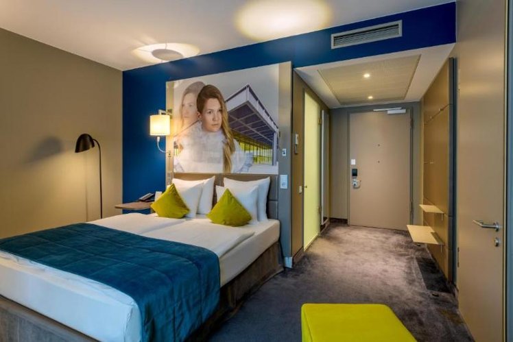 DOUBLE Accessible-Queen Size Bed Room