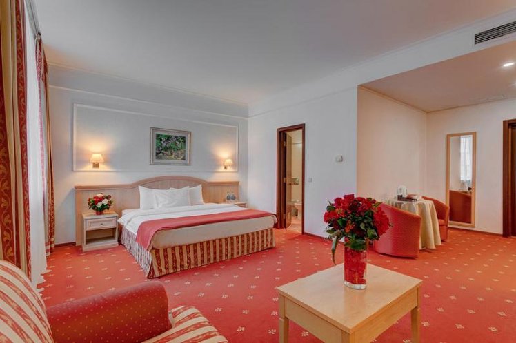 DOUBLE CITY VIEW Room