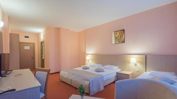 TRIPLE STANDARD Room