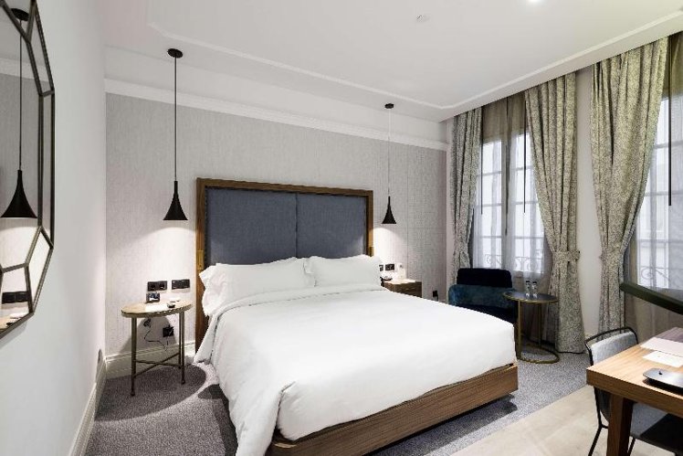 DOUBLE GUEST ROOM KING BED Room