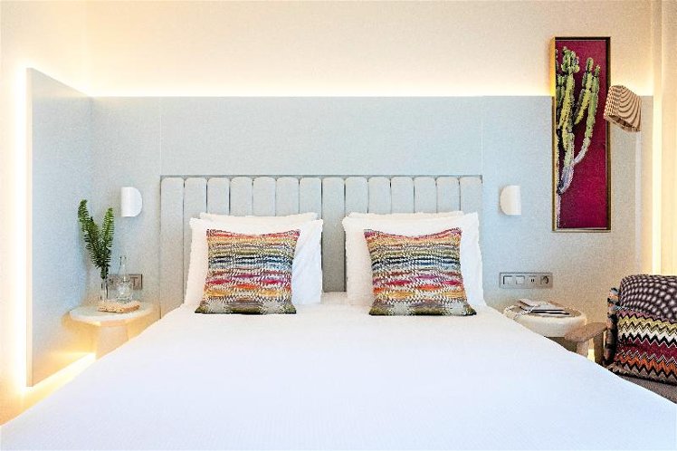 DOUBLE DELUXE QUEEN BED Room