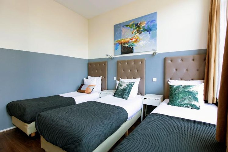 TRIPLE STANDARD Room