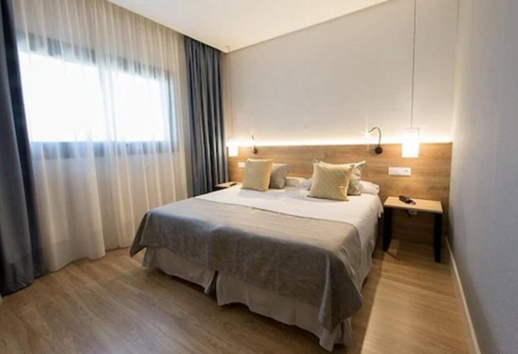 DOUBLE QUEEN SIZE BED Room