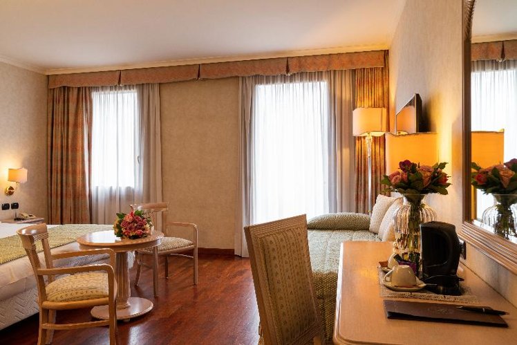 DOUBLE SUPERIOR Room