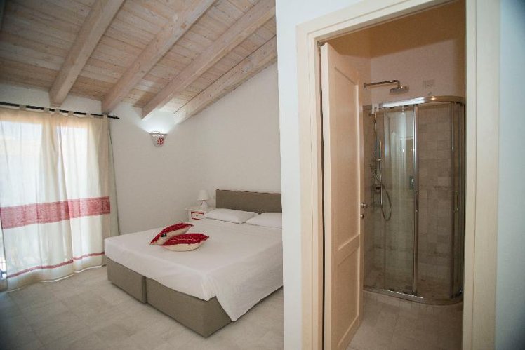 SUITE THREE BEDROOMS ONE BATHROOM Room