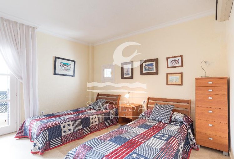 APARTMENT CAPACITY 7 THREE BEDROOMS Room