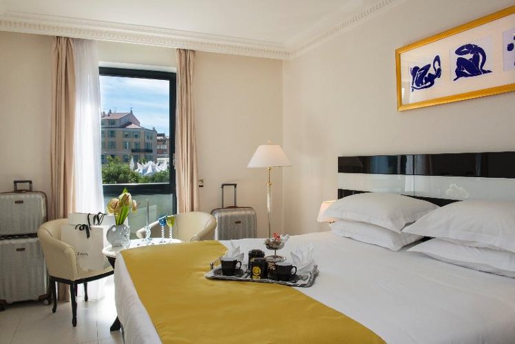 DOUBLE PREMIUM Room
