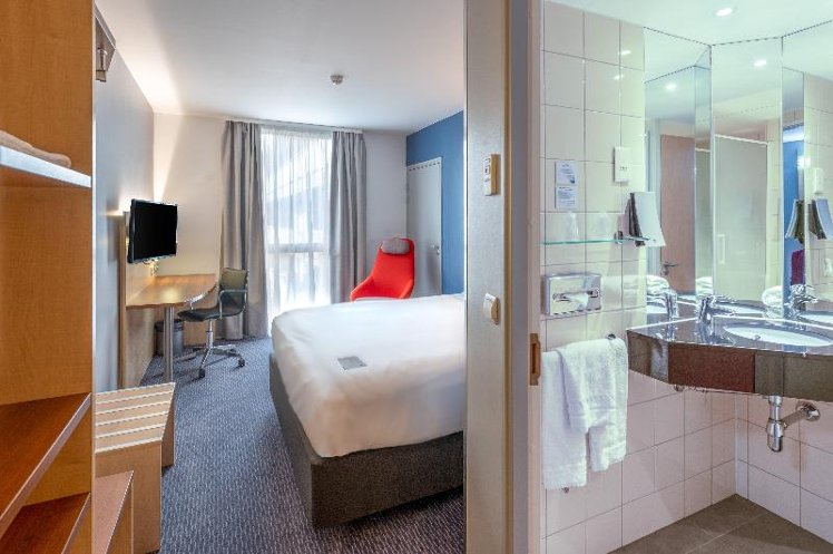 DOUBLE WITH DOUBLE BED Room