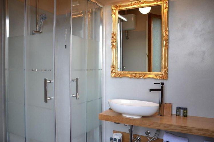 DOUBLE SUPERIOR KING BED Room