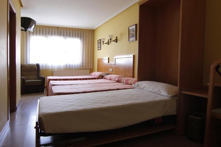 QUADRUPLE STANDARD Room