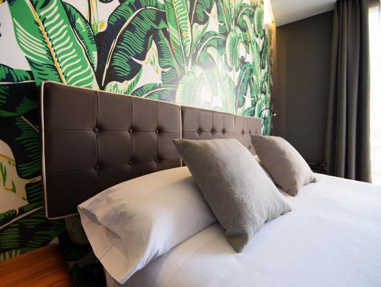 DOUBLE QUEEN SIZE BED Room