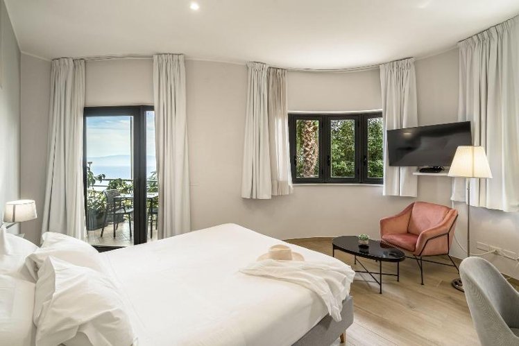 DOUBLE STANDARD Room