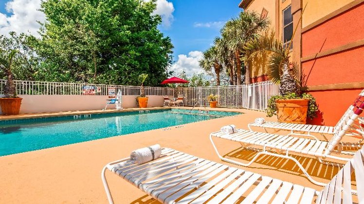 Best Western Plus Universal Inn
