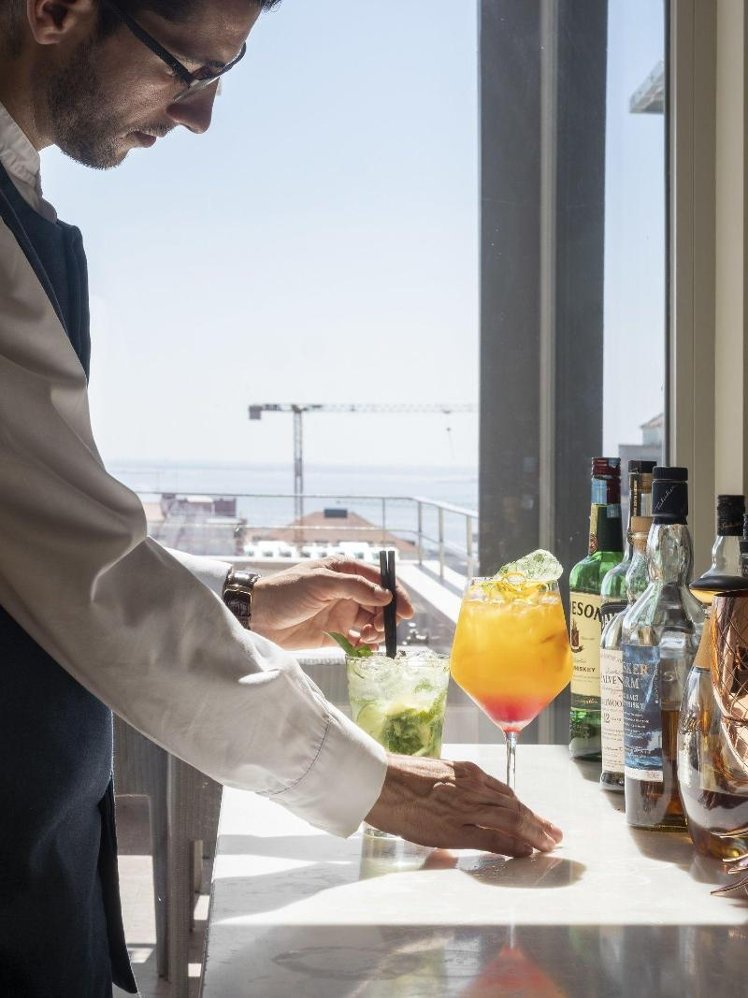 Bar