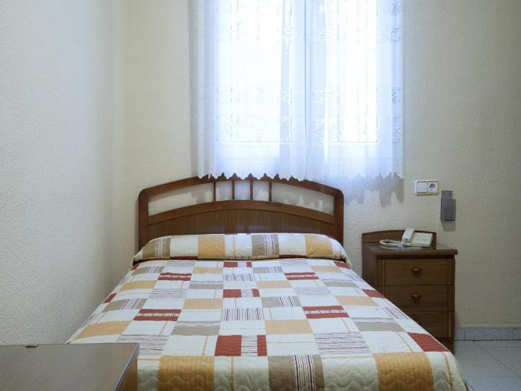 SINGLE STANDARD Room