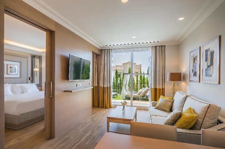JUNIOR SUITE DELUXE Room