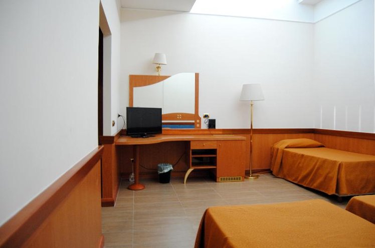 TRIPLE STANDARD Room