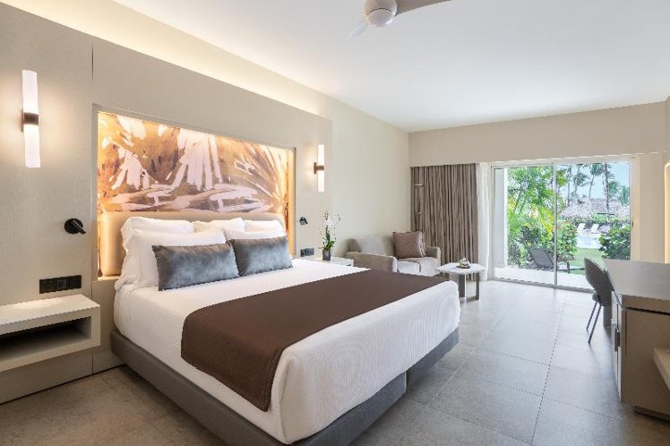 JUNIOR SUITE DELUXE POOL VIEW Room