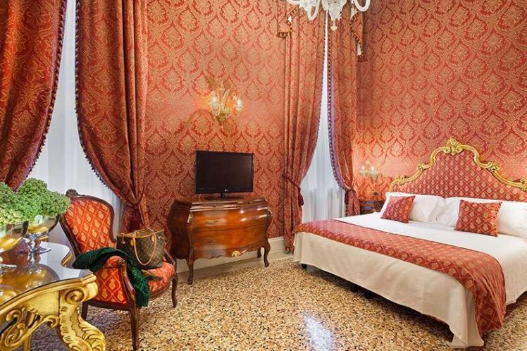 DOUBLE CANAL VIEW Room