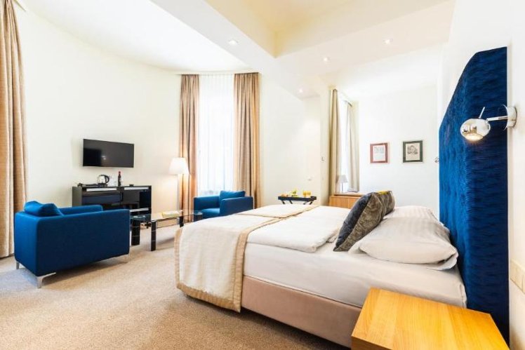 JUNIOR SUITE STANDARD Room