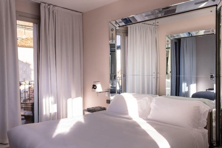 SUITE CITY VIEW KING BED Room