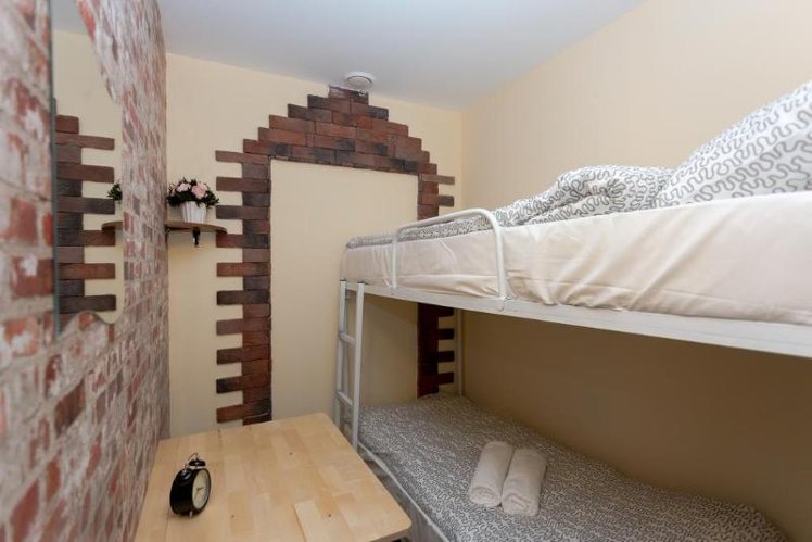 TWIN ECONOMY Room