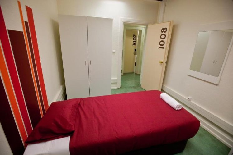 SINGLE ECONOMY WITH SHARED BATHROOM Room