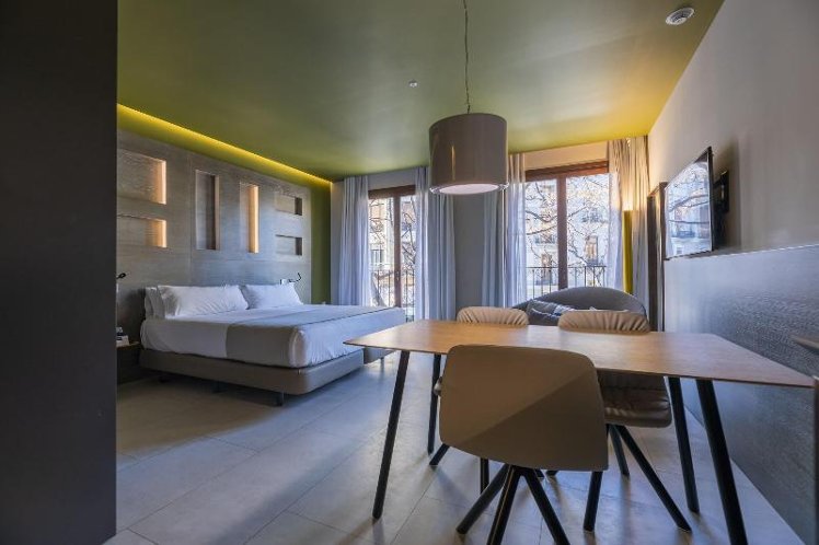 SUITE DELUXE ONE BED Room
