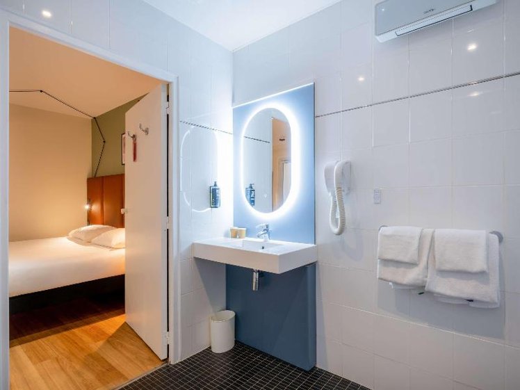 DOUBLE WITH DOUBLE BED Room