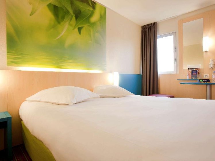 DOUBLE WITH DOUBLE BED Room