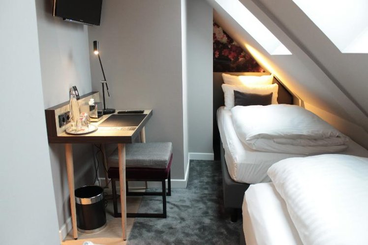 SINGLE STANDARD Room