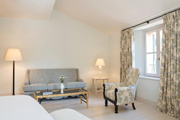 JUNIOR SUITE STANDARD Room