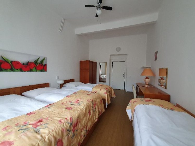 QUADRUPLE WITH SHARED BATHROOM Room