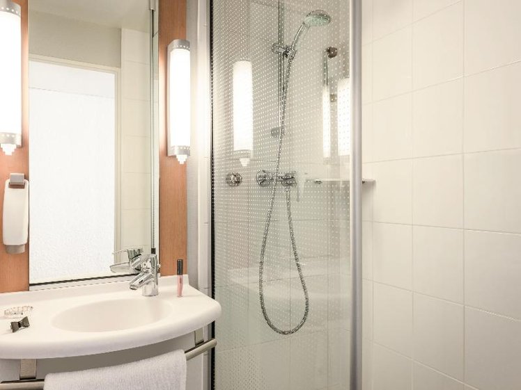 DOUBLE WITH DOUBLE BED Room