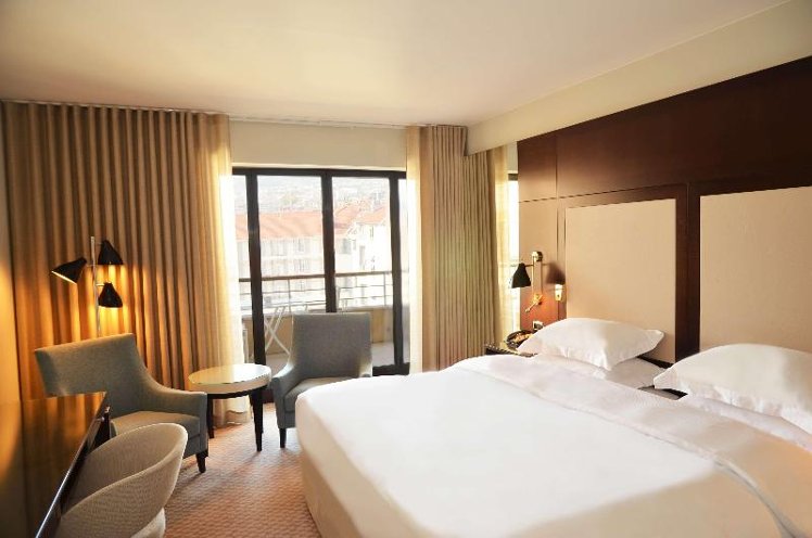 DOUBLE KING SIZE BED Room