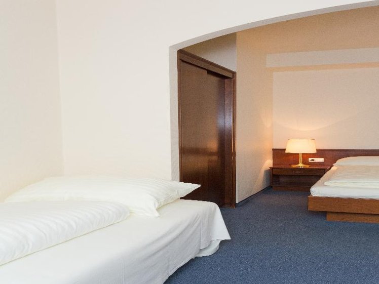 TRIPLE STANDARD Room
