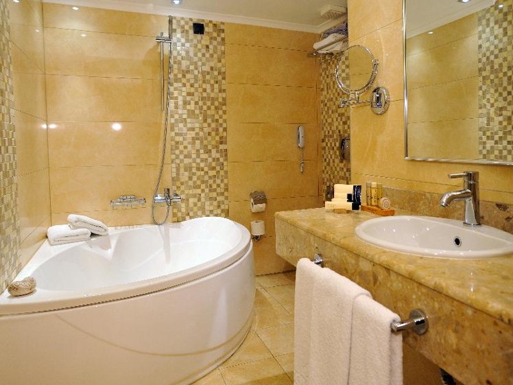 TRIPLE DELUXE Room