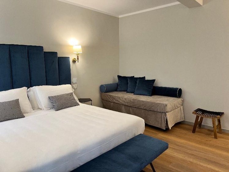 JUNIOR SUITE STANDARD Room