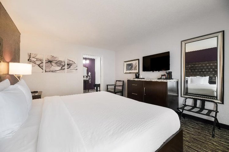 Clarion Inn & Suites Across from Universal Orlando