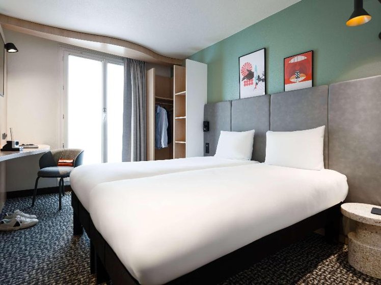 DOUBLE WITH DOUBLE BED Room