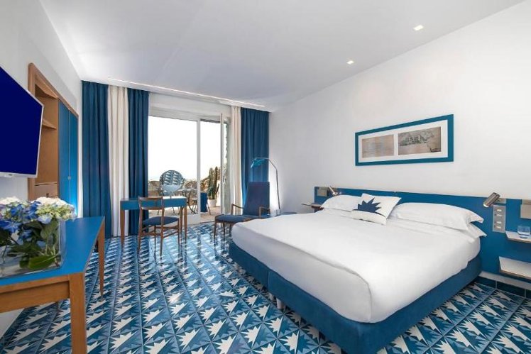 DOUBLE DELUXE SEA VIEW Room