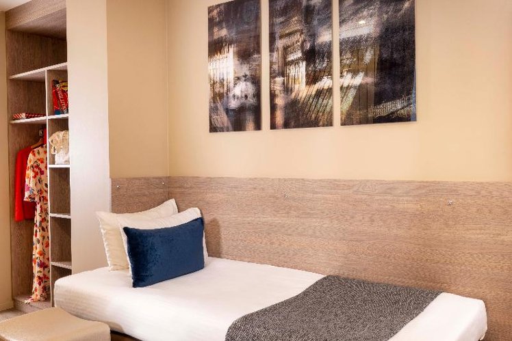 TRIPLE STANDARD Room