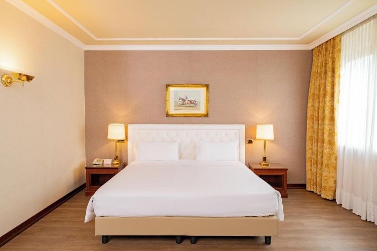 TRIPLE DELUXE KING BED Room