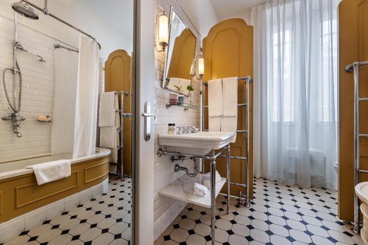 DOUBLE SUPERIOR Room