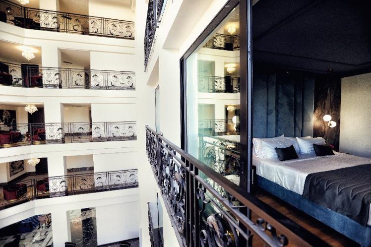 DOUBLE STANDARD Room